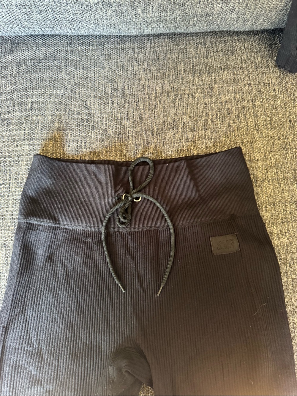 Black Ribbed Crop Pullover & Drawstring Pants Set - Picture 2 of 9